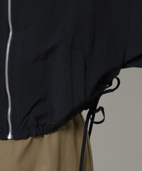 ALAND(エーランド)の「3.3 Field Trip/ウィンドブレーカー 2196695(ナイロンジャケット・レディース・ライトベージュ/ブラック・FREE)」の17枚目の写真