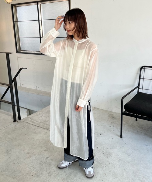shesame(シーセム)の「サイドスリットシアーシャツワンピース(ワンピース・レディース・チャコールグレー/アイボリー・フリー)」の5枚目の写真