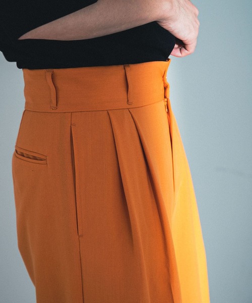 SENSE OF PLACE by URBAN RESEARCH（センスオブプレイスバイアーバンリサーチ）の「『わたべ×SOP』ダブルタックフレアワイドスラックス（スラックス・メンズ・ブラック/グレー/オレンジ・MEDIUM/LARGE）」の16枚目の写真