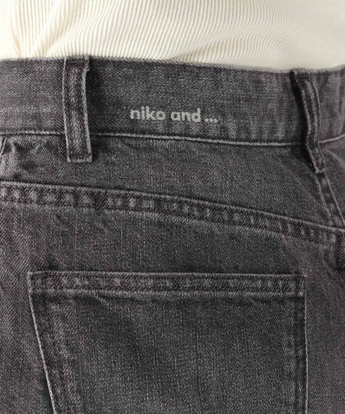 niko and...（ニコアンド）の「[niko and ...JEANS 2023AW]センタープレステーパードパンツ（デニムパンツ・レディース・チャコール/ブルー/ライトブルー・SMALL/MEDIUM/LARGE）」の7枚目の写真