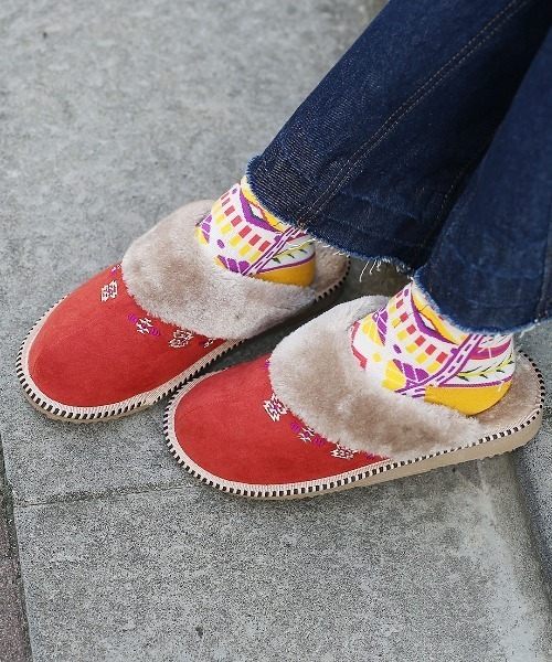 チチカカ（チチカカ）の「ネイティブ刺繍ムートンスリッポン（スリッポン・レディース・オレンジ/カーキ/ブラック・MEDIUM/LARGE）」の5枚目の写真