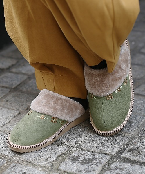 チチカカ（チチカカ）の「ネイティブ刺繍ムートンスリッポン（スリッポン・レディース・オレンジ/カーキ/ブラック・MEDIUM/LARGE）」の7枚目の写真