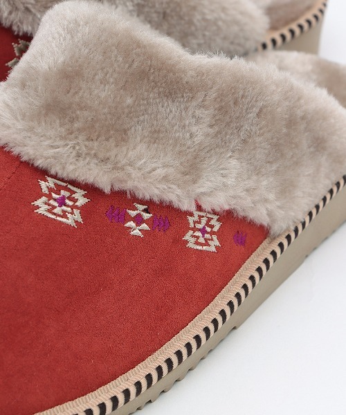 チチカカ（チチカカ）の「ネイティブ刺繍ムートンスリッポン（スリッポン・レディース・オレンジ/カーキ/ブラック・MEDIUM/LARGE）」の19枚目の写真