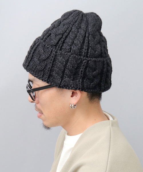 Basiquenti（ベーシックエンティ）の「ウールミックス ケーブル編み ニットワッチ（ニットキャップ/ビーニー・メンズ・マスタード/ブラック/カーキ/オフホワイト/グレー・FREE）」の14枚目の写真