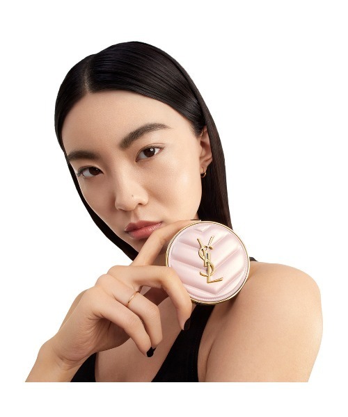 Yves Saint Laurent Beaute（イヴ・サンローラン・ボーテ）の「ラディアント タッチ グロウパクト（レフィル）（ファンデーション・レディース・B20 - やや明るめの肌色/B10 - 最も明るい肌色/B25 - 黄みよりのやや明るい肌色/BR20 - ピンクよりのやや明るい肌色/BR10 - ピンクよりの明るい肌色・FREE）」の9枚目の写真