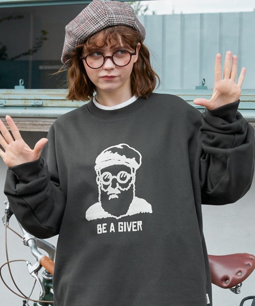 MONO-MART LADY'S(モノマートレディース)の「OJISANシルエットプリントスウェットプルオーバー(スウェット・レディース・スミクロ/オートミール/ブラウン/ネイビー・FREE)」の2枚目の写真
