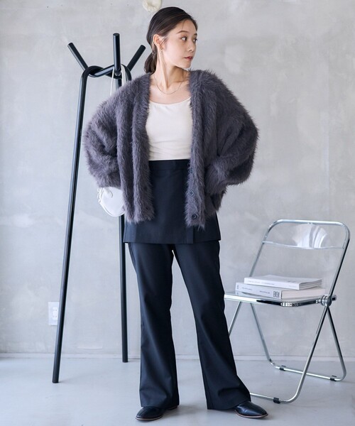 PUBLUX（パブリュクス）の「PUBLUX/パブリュクス フェザーヤーンVネックカーディガン　限定展開（カーディガン/ボレロ・レディース・チャコールグレー/ナチュラル/サックスブルー・ﾌﾘ-）」の11枚目の写真