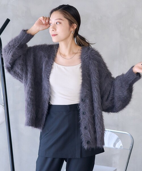 PUBLUX（パブリュクス）の「PUBLUX/パブリュクス フェザーヤーンVネックカーディガン　限定展開（カーディガン/ボレロ・レディース・チャコールグレー/ナチュラル/サックスブルー・ﾌﾘ-）」の12枚目の写真