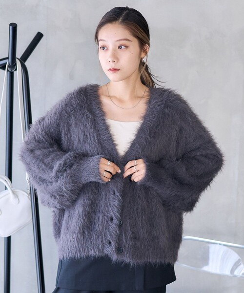 PUBLUX（パブリュクス）の「PUBLUX/パブリュクス フェザーヤーンVネックカーディガン　限定展開（カーディガン/ボレロ・レディース・チャコールグレー/ナチュラル/サックスブルー・ﾌﾘ-）」の13枚目の写真