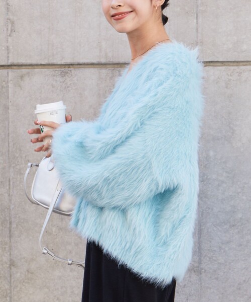 PUBLUX（パブリュクス）の「PUBLUX/パブリュクス フェザーヤーンVネックカーディガン　限定展開（カーディガン/ボレロ・レディース・チャコールグレー/ナチュラル/サックスブルー・ﾌﾘ-）」の21枚目の写真