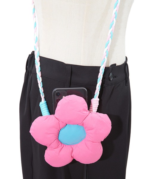an meets zakka モコモコフラワースマホショルダー（スマホケース