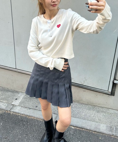 WHO'S WHO gallery（フーズフーギャラリー）の「【SLOPPY/スロッピー】SLOPPYハートワッペンピグメントトップス（Tシャツ/カットソー・レディース・カーキ/ブルー/ブラウン/グレー/チャコールグレー/ライトグレー/オフホワイト/グレー系その他・FREE）」の2枚目の写真