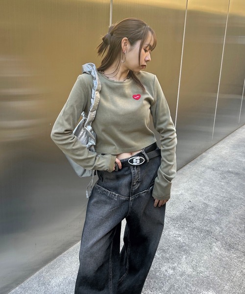 WHO'S WHO gallery（フーズフーギャラリー）の「【SLOPPY/スロッピー】SLOPPYハートワッペンピグメントトップス（Tシャツ/カットソー・レディース・カーキ/ブルー/ブラウン/グレー/チャコールグレー/ライトグレー/オフホワイト/グレー系その他・FREE）」の7枚目の写真