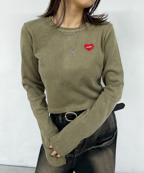 WHO'S WHO gallery（フーズフーギャラリー）の「【SLOPPY/スロッピー】SLOPPYハートワッペンピグメントトップス（Tシャツ/カットソー・レディース・カーキ/ブルー/ブラウン/グレー/チャコールグレー/ライトグレー/オフホワイト/グレー系その他・FREE）」の18枚目の写真