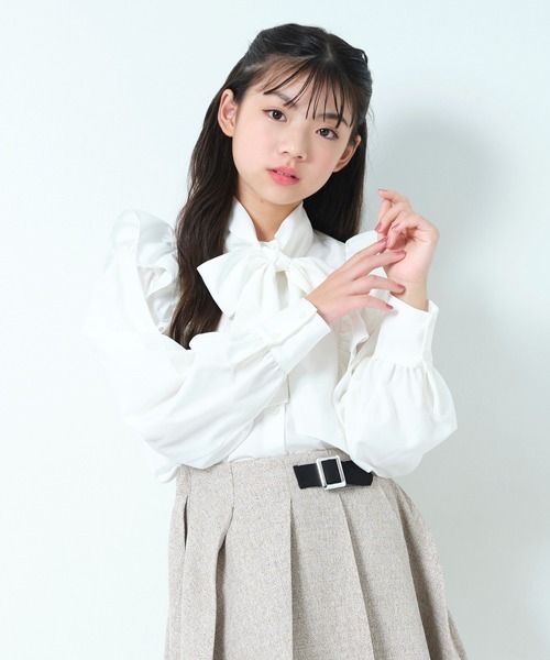 by LOVEiT(バイラビット)の「フリルボウタイブラウス(シャツ/ブラウス・キッズ・オフホワイト・160cm/130cm/120cm/140cm/150cm)」の3枚目の写真