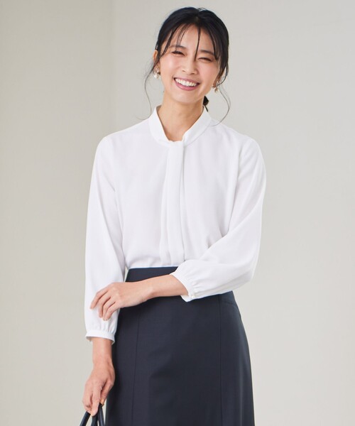 23区(ニジュウサンク)の「【洗える】バックサテンアムンゼン ボウタイ付き ブラウス(シャツ/ブラウス・レディース・ピンク系/ネイビー系/ホワイト系・32)」の2枚目の写真