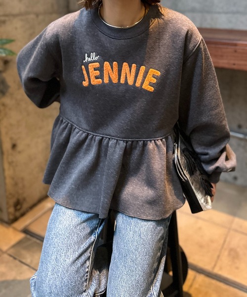 mi via loca(ミヴィアロカ)の「サガラ刺繍ロゴ ボリュームスリーブ ペプラムトップス(スウェット・レディース・チャコールグレー/ブラック/オートミール・FREE)」の17枚目の写真