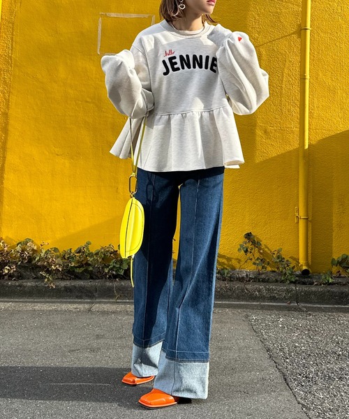 mi via loca(ミヴィアロカ)の「サガラ刺繍ロゴ ボリュームスリーブ ペプラムトップス(スウェット・レディース・チャコールグレー/ブラック/オートミール・FREE)」の13枚目の写真