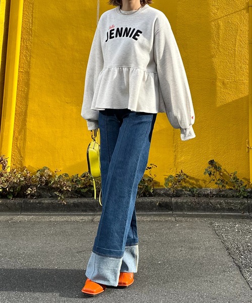 mi via loca(ミヴィアロカ)の「サガラ刺繍ロゴ ボリュームスリーブ ペプラムトップス(スウェット・レディース・チャコールグレー/ブラック/オートミール・FREE)」の14枚目の写真