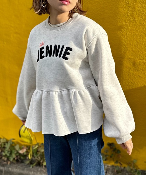 mi via loca(ミヴィアロカ)の「サガラ刺繍ロゴ ボリュームスリーブ ペプラムトップス(スウェット・レディース・チャコールグレー/ブラック/オートミール・FREE)」の5枚目の写真