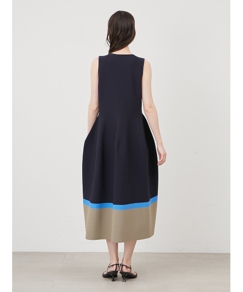 Mila Owen(ミラオーウェン)の「ホールガーメントスクエアネックニットワンピース【手洗い可能】(ワンピース・レディース・ネイビー/ブラック/アイボリー・1/0)」の6枚目の写真