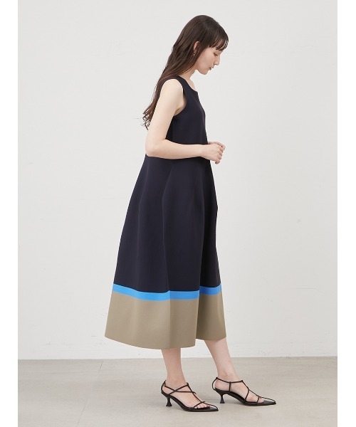 Mila Owen(ミラオーウェン)の「ホールガーメントスクエアネックニットワンピース【手洗い可能】(ワンピース・レディース・ネイビー/ブラック/アイボリー・1/0)」の7枚目の写真