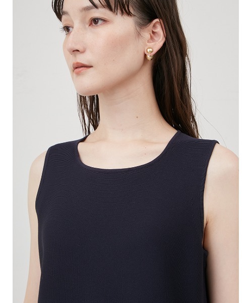 Mila Owen(ミラオーウェン)の「ホールガーメントスクエアネックニットワンピース【手洗い可能】(ワンピース・レディース・ネイビー/ブラック/アイボリー・1/0)」の8枚目の写真