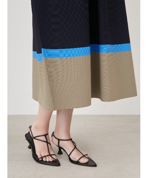 Mila Owen(ミラオーウェン)の「ホールガーメントスクエアネックニットワンピース【手洗い可能】(ワンピース・レディース・ネイビー/ブラック/アイボリー・1/0)」の12枚目の写真