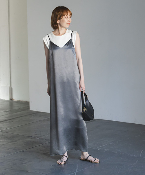 Noble（ノーブル）の「《追加》サテンVネックキャミソールワンピース（ワンピース・レディース・ライトグレー/ホワイト系その他・FREE）」の11枚目の写真