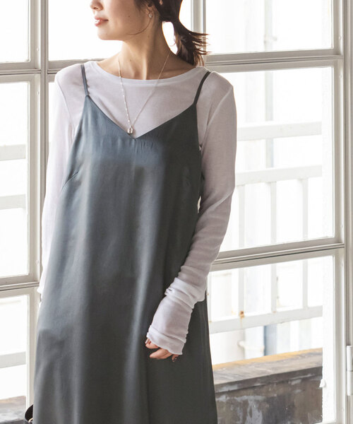 Noble（ノーブル）の「《追加》サテンVネックキャミソールワンピース（ワンピース・レディース・ライトグレー/ホワイト系その他・FREE）」の14枚目の写真