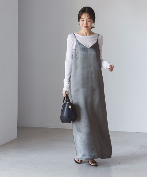 Noble（ノーブル）の「《追加》サテンVネックキャミソールワンピース（ワンピース・レディース・ライトグレー/ホワイト系その他・FREE）」の16枚目の写真