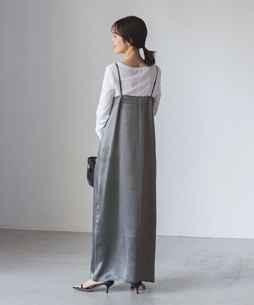 Noble（ノーブル）の「《追加》サテンVネックキャミソールワンピース（ワンピース・レディース・ライトグレー/ホワイト系その他・FREE）」の17枚目の写真