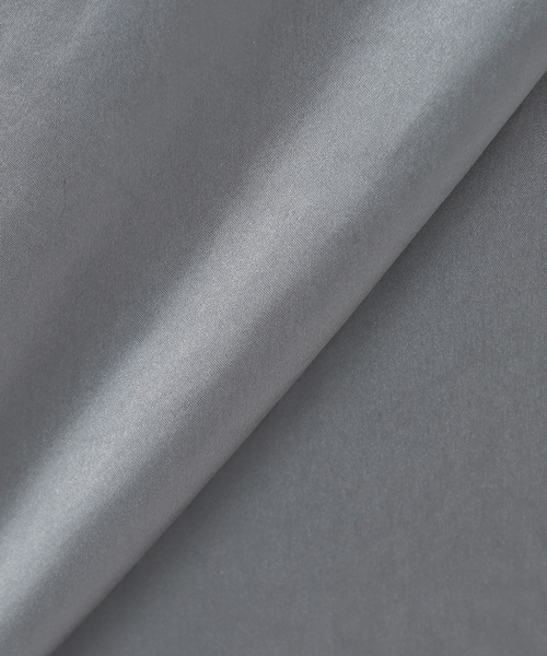 Noble（ノーブル）の「《追加》サテンVネックキャミソールワンピース（ワンピース・レディース・ライトグレー/ホワイト系その他・FREE）」の9枚目の写真