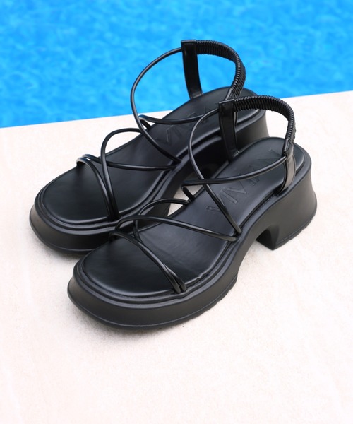 ⭐️美品⭐️　trippen　VIVIENNE　ストラップサンダル　ブラック 厚底プラットフォームチューブストラップサンダル（サンダル