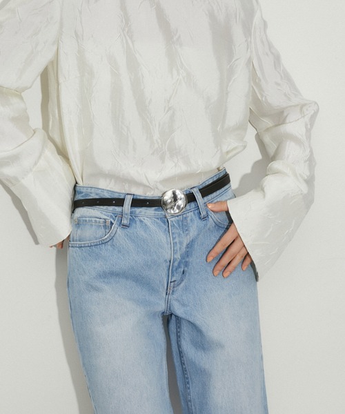 ADAM ET ROPE'（アダムエロペ）の「【サステナブル】ラウンドバックルベルト（ベルト・レディース・シルバー/ゴールド・FREE）」の2枚目の写真