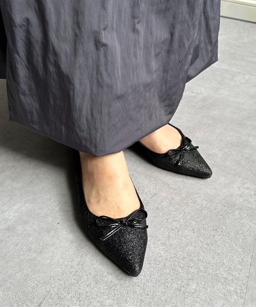 Thevon（ゼボン）の「ギャザーバレエパンプス（パンプス・レディース・シルバー/ブラック/ゴールド・L/M/S）」の2枚目の写真