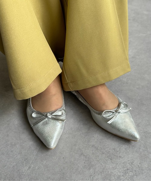 Thevon（ゼボン）の「ギャザーバレエパンプス（パンプス・レディース・シルバー/ブラック/ゴールド・L/M/S）」の4枚目の写真