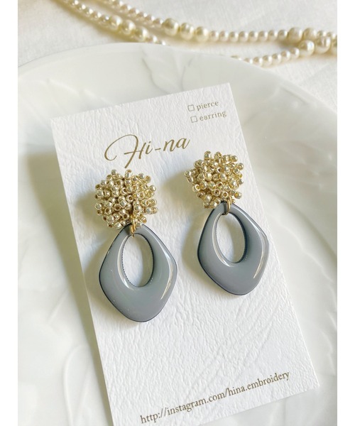 tone(トーン)の「【Hi-na】シルバーつぶビーズ×カラーフープ ピアス(MA)(ピアス(両耳用)・レディース・ベージュ/カーキ/グレー・FREE)」の9枚目の写真