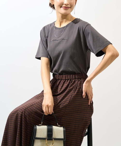 a.v.v(アーヴェヴェ)の「刺繍ロゴTシャツ(Tシャツ/カットソー・レディース・ブラック/ホワイト/ライトグレー/チャコールグレー/グレイッシュベージュ・34/38/40/42/36)」の4枚目の写真