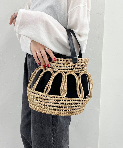 fredy emue(フレディエミュ)の「【TARANGO/タランゴ】レザーハンドルパームカゴバッグ(かごバッグ・レディース・オフホワイト/ブラック・FREE)」の2枚目の写真