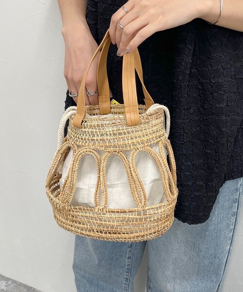 fredy emue(フレディエミュ)の「【TARANGO/タランゴ】レザーハンドルパームカゴバッグ(かごバッグ・レディース・オフホワイト/ブラック・FREE)」の5枚目の写真