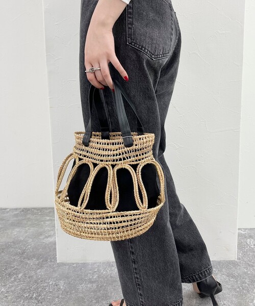 fredy emue(フレディエミュ)の「【TARANGO/タランゴ】レザーハンドルパームカゴバッグ(かごバッグ・レディース・オフホワイト/ブラック・FREE)」の11枚目の写真