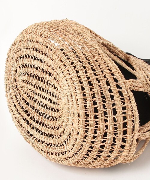 fredy emue(フレディエミュ)の「【TARANGO/タランゴ】レザーハンドルパームカゴバッグ(かごバッグ・レディース・オフホワイト/ブラック・FREE)」の13枚目の写真