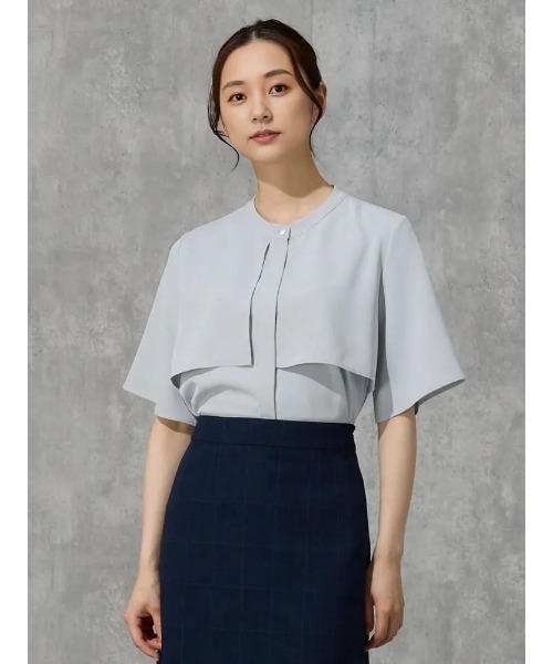 Perfect Suit FActory（パーフェクトスーツファクトリー）の「マットツイル　ケ－プブラウス　オフホワイト/グレー/ブラック/ベージュ（シャツ/ブラウス・レディース・ブラック/オフホワイト/ライトグレー/ベージュ・M/L/S）」の4枚目の写真