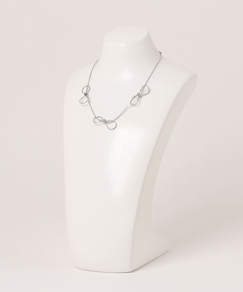 LOWRYS FARM（ローリーズファーム）の「ステンレス３リボンネックレス　 123572（ネックレス・レディース・シルバー・FREE）」の2枚目の写真