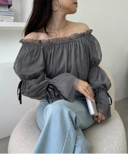 one after another NICE CLAUP(ワンアフターアナザーナイスクラップ)の「袖リボンチュールブラウス/WEB限定アイテム(シャツ/ブラウス・レディース・チャコールグレー/アイボリー/ホワイト系その他・FREE)」の3枚目の写真