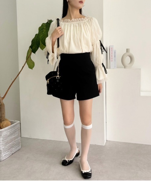 one after another NICE CLAUP(ワンアフターアナザーナイスクラップ)の「袖リボンチュールブラウス/WEB限定アイテム(シャツ/ブラウス・レディース・チャコールグレー/アイボリー/ホワイト系その他・FREE)」の5枚目の写真