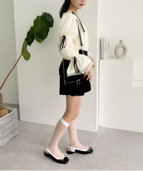 one after another NICE CLAUP(ワンアフターアナザーナイスクラップ)の「袖リボンチュールブラウス/WEB限定アイテム(シャツ/ブラウス・レディース・チャコールグレー/アイボリー/ホワイト系その他・FREE)」の6枚目の写真