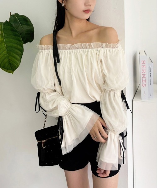 one after another NICE CLAUP(ワンアフターアナザーナイスクラップ)の「袖リボンチュールブラウス/WEB限定アイテム(シャツ/ブラウス・レディース・チャコールグレー/アイボリー/ホワイト系その他・FREE)」の8枚目の写真