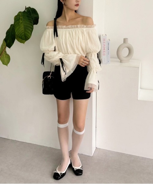 one after another NICE CLAUP(ワンアフターアナザーナイスクラップ)の「袖リボンチュールブラウス/WEB限定アイテム(シャツ/ブラウス・レディース・チャコールグレー/アイボリー/ホワイト系その他・FREE)」の9枚目の写真